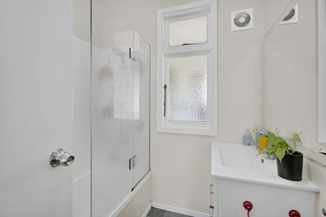 Photo of property in 10 Mahoe Street, Strandon, New Plymouth, 4312