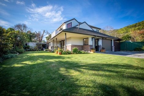 Photo of property in 8a Winara Avenue, Waikanae, 5036
