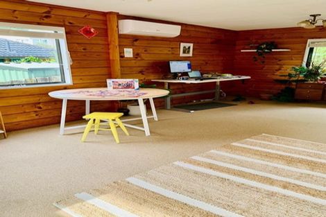 Photo of property in 2/72 Aeroview Drive, Beach Haven, Auckland, 0626