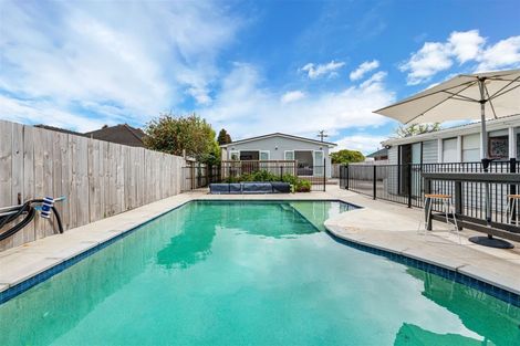 Photo of property in 25 Tiroroa Avenue, Te Atatu South, Auckland, 0610