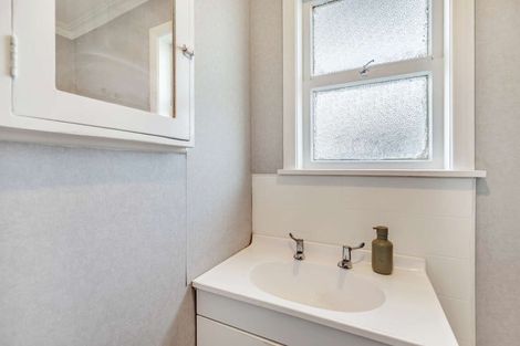 Photo of property in 13 Mako Mako Road, Levin, 5510