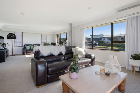 Photo of property in 12 Giles Way, Tanners Point, Katikati, 3177