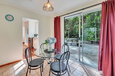 Photo of property in 18 Ngaio Road, Titirangi, Auckland, 0604