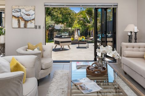 Photo of property in 12 Mark Edward Drive, Half Moon Bay, Auckland, 2012