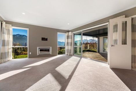 Photo of property in 16 Forest Heights, Wanaka, 9305
