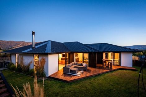 Photo of property in 9 Sarges Way, Lake Hawea, Wanaka, 9382