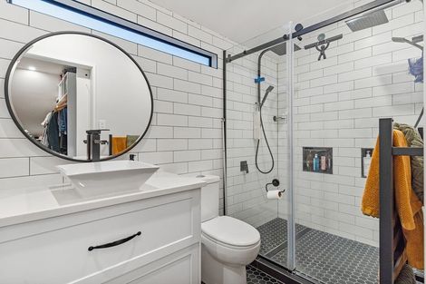 Photo of property in 5 Poaka Place, Beach Haven, Auckland, 0626