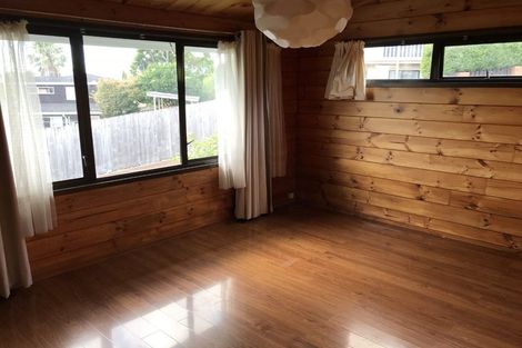 Photo of property in 31 Marina View Drive, West Harbour, Auckland, 0618