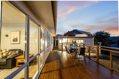 Photo of property in 131 Gloaming Hill, Titahi Bay, Porirua, 5022