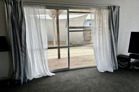 Photo of property in 24 Suzanne Grove, Kelvin Grove, Palmerston North, 4414