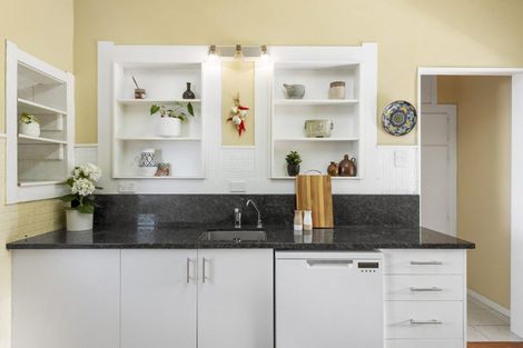 Photo of property in 1/18 Gladstone Road, Northcote, Auckland, 0627