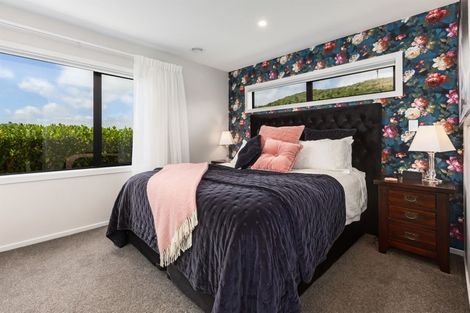 Photo of property in 2 Manapouri Lane, Aotea, Porirua, 5024