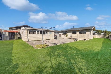 Photo of property in 11 Colonial Place, Kelvin Grove, Palmerston North, 4414