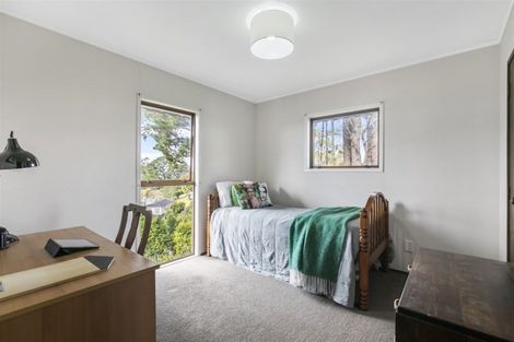 Photo of property in 603 Glenfield Road, Totara Vale, Auckland, 0629