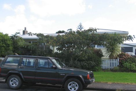 Photo of property in 4 Riverpark Crescent, Henderson, Auckland, 0610