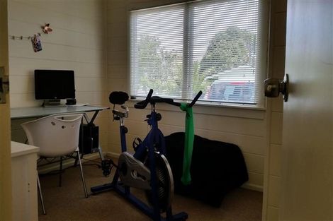 Photo of property in 41 Hobsonville Road, West Harbour, Auckland, 0618