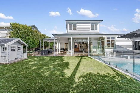 Photo of property in 2a Egremont Street, Belmont, Auckland, 0622