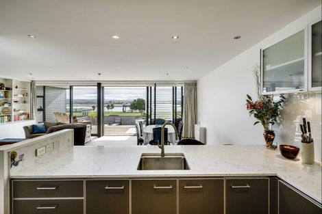 Photo of property in 209/7 Humber Street, Pandora, Napier, 4110