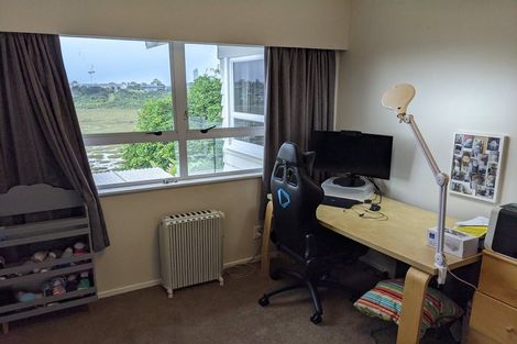 Photo of property in 90 Exmouth Road, Northcote, Auckland, 0627