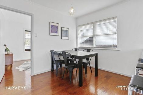 Photo of property in 3 Tauhara Street, Green Bay, Auckland, 0604