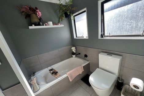 Photo of property in 1/3 Fernlea Rise, Bayview, Auckland, 0629