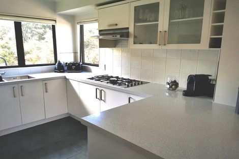 Photo of property in 10 Cayman Place, Unsworth Heights, Auckland, 0632