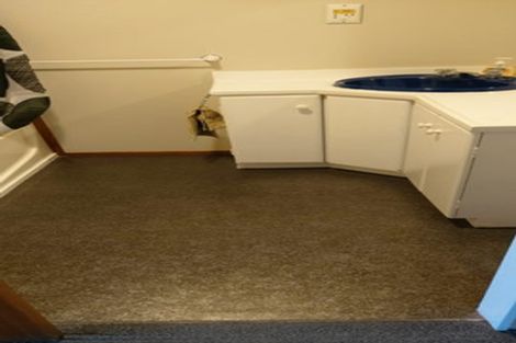 Photo of property in 24 Shearwater Street, One Tree Point, 0118