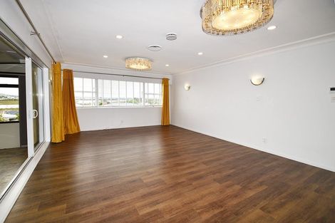 Photo of property in 26 Jaemont Avenue, Te Atatu South, Auckland, 0610