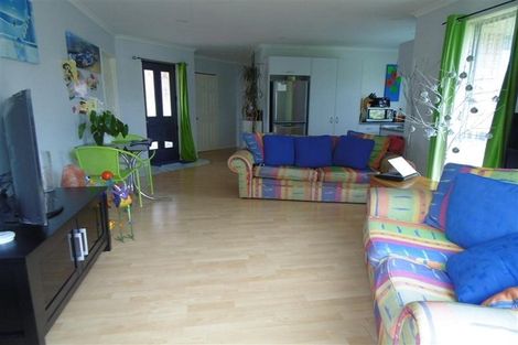 Photo of property in 6 Red Oak Place, Schnapper Rock, Auckland, 0632