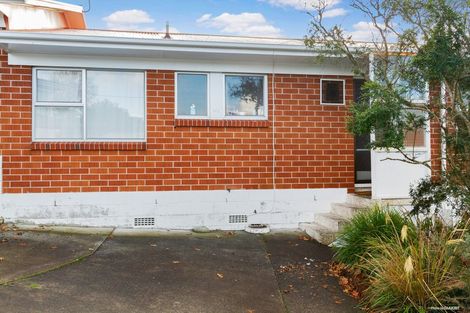 Photo of property in 3/305 Great North Road, Henderson, Auckland, 0612