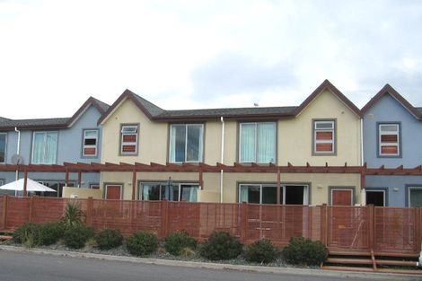 Photo of property in 6/15 Clearwater Cove, West Harbour, Auckland, 0618