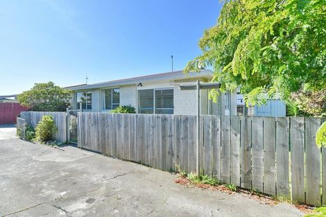 Photo of property in 2/5 Tamarisk Place, Parklands, Christchurch, 8083