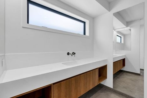 Photo of property in 9a Strandon Place, Strandon, New Plymouth, 4312