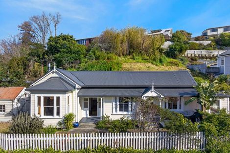 Photo of property in 28 Milton Road, Bluff Hill, Napier, 4110