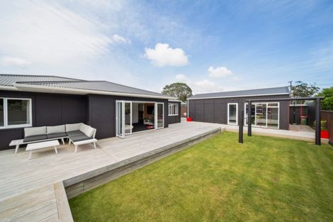 Photo of property in 32 Wallath Road, Westown, New Plymouth, 4310