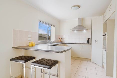 Photo of property in 37 Westglen Place, Ranui, Auckland, 0612