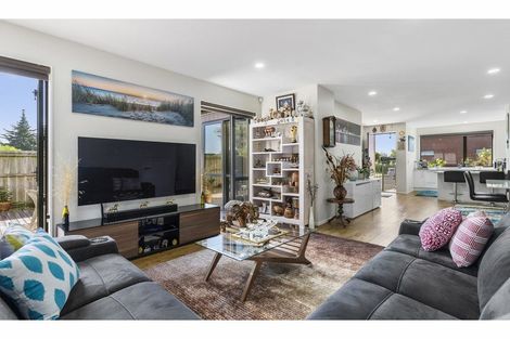 Photo of property in 2 Te Aparangi Road, Papakura, 2110