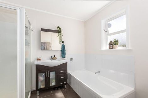 Photo of property in 17 Kiriwai Road, Paremata, Porirua, 5024