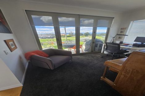 Photo of property in 102 Howard Road, Orere Point, Papakura, 2585