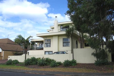 Photo of property in 52 William Souter Street, Forrest Hill, Auckland, 0620