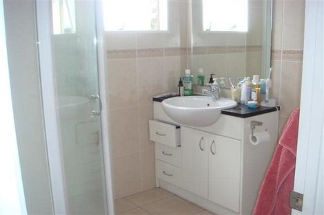 Photo of property in 2/845 East Coast Road, Northcross, Auckland, 0630