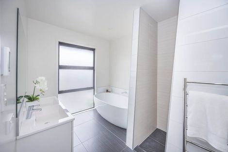 Photo of property in 12 Kentwood Place, Flagstaff, Hamilton, 3210