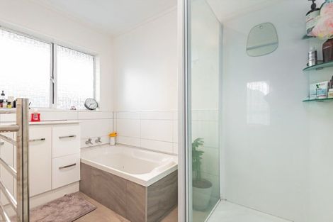 Photo of property in 12-12a Cecil Place, Cloverlea, Palmerston North, 4412