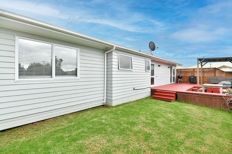 Photo of property in 16 Aitkenhead Court, Parakai, 0830