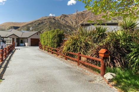 Photo of property in 8 Ada Place, Lake Hayes, Queenstown, 9304