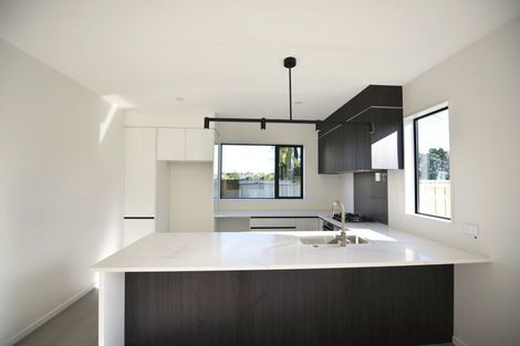 Photo of property in 43d Fitzherbert Avenue, West Harbour, Auckland, 0618