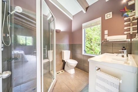 Photo of property in 498 Stokes Valley Road, Stokes Valley, Lower Hutt, 5019