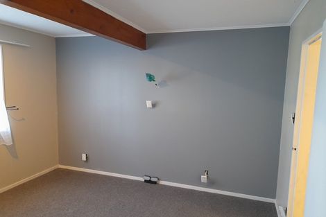 Photo of property in 62 Colchester Crescent, Newlands, Wellington, 6037