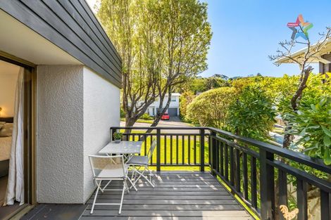 Photo of property in 2 Stanhope Grove, Korokoro, Lower Hutt, 5012
