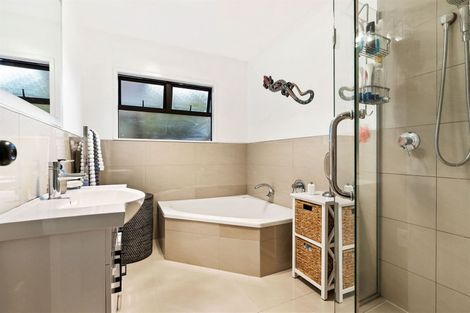 Photo of property in 9 Rangimarie Road, Swanson, Auckland, 0816